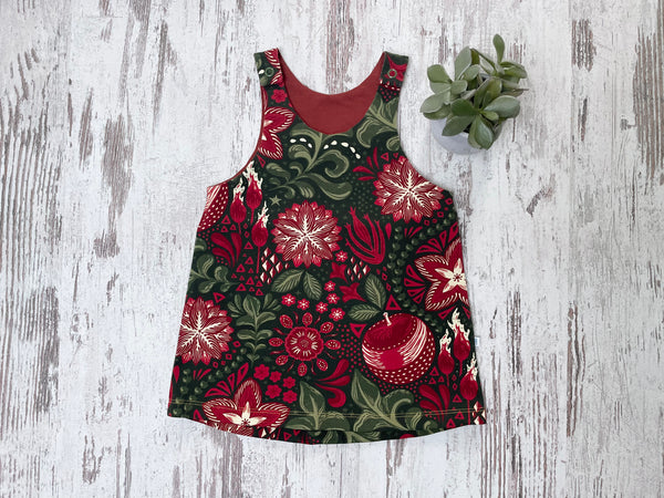Latzkleid Ornamente grün Gr. 62-98