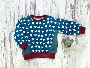 Sweater mit Tasche - Herzen Gr. 80-98